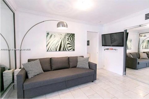 Condominio en venta en Miami Beach, Florida, 49.05 m2 № 1683572 - foto 2
