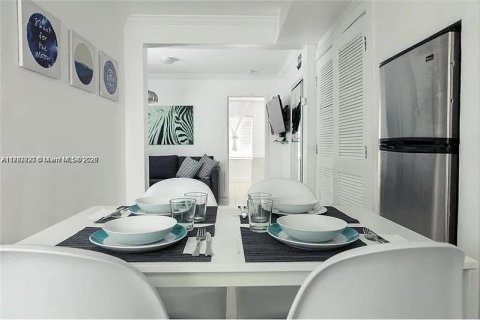 Condominio en venta en Miami Beach, Florida, 49.05 m2 № 1683572 - foto 1