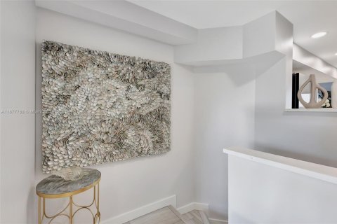 Townhouse in Hutchinson Island South, Florida 2 bedrooms, 157.47 sq.m. № 1921094 - photo 7