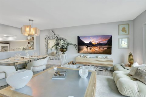 Townhouse in Hutchinson Island South, Florida 2 bedrooms, 157.47 sq.m. № 1921094 - photo 24