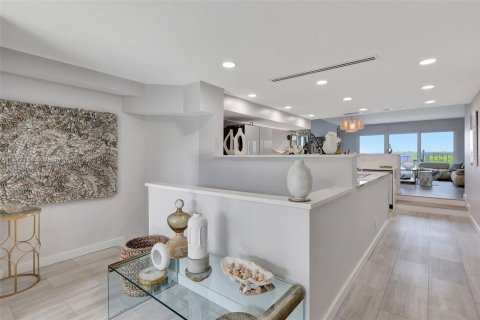 Townhouse in Hutchinson Island South, Florida 2 bedrooms, 157.47 sq.m. № 1921094 - photo 9