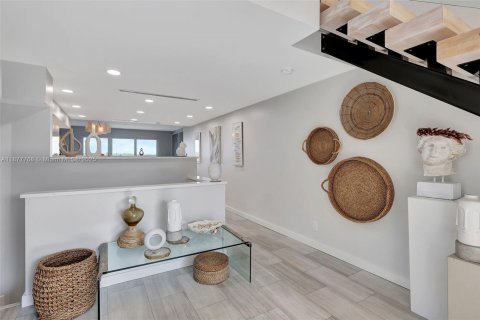 Townhouse in Hutchinson Island South, Florida 2 bedrooms, 157.47 sq.m. № 1921094 - photo 8