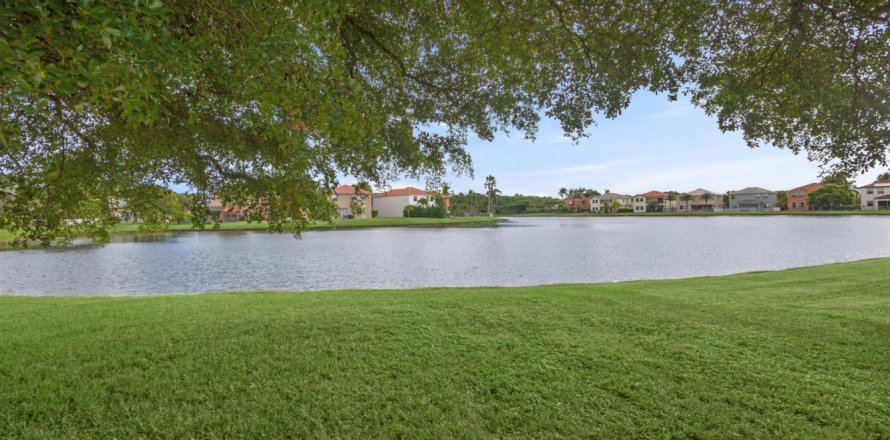 Casa en Wellington, Florida 5 dormitorios, 268.3 m2 № 1142451