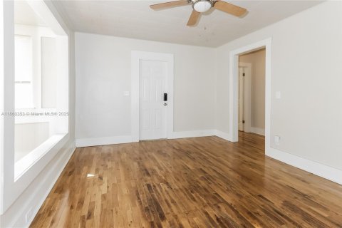 House in Lake Worth, Florida 2 bedrooms, 103.68 sq.m. № 1887698 - photo 5