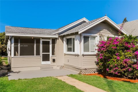 House in Lake Worth, Florida 2 bedrooms, 103.68 sq.m. № 1887698 - photo 1