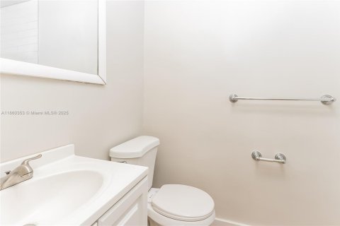 Casa en alquiler en Lake Worth, Florida, 2 dormitorios, 103.68 m2 № 1887698 - foto 13