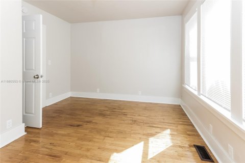 House in Lake Worth, Florida 2 bedrooms, 103.68 sq.m. № 1887698 - photo 12