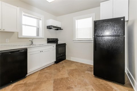 House in Lake Worth, Florida 2 bedrooms, 103.68 sq.m. № 1887698 - photo 7