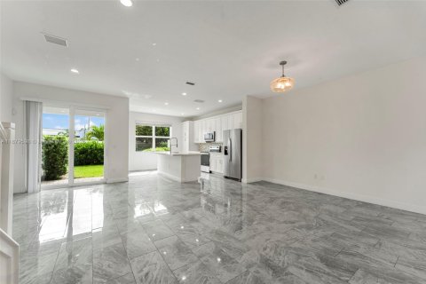 Touwnhouse à vendre à Deerfield Beach, Floride: 3 chambres, 166.02 m2 № 1983207 - photo 5