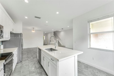 Touwnhouse à vendre à Deerfield Beach, Floride: 3 chambres, 166.02 m2 № 1983207 - photo 10