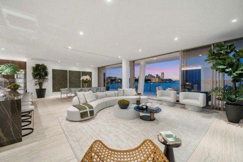 Condominio en venta en Miami, Florida, 4 dormitorios, 344.95 m2 № 2031031 - foto 9
