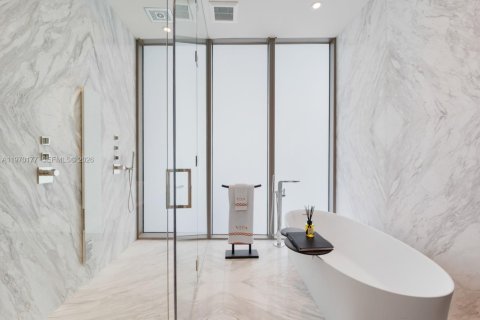 Condominio en venta en Miami, Florida, 4 dormitorios, 344.95 m2 № 2031031 - foto 19