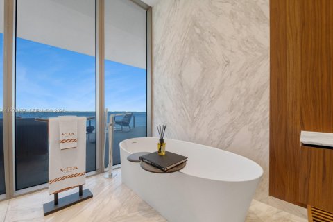 Condominio en venta en Miami, Florida, 4 dormitorios, 344.95 m2 № 2031031 - foto 18