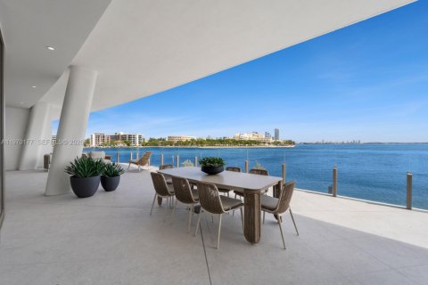 Condominio en venta en Miami, Florida, 4 dormitorios, 344.95 m2 № 2031031 - foto 25