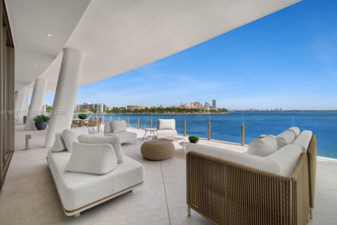 Condominio en venta en Miami, Florida, 4 dormitorios, 344.95 m2 № 2031031 - foto 2