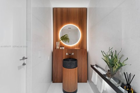 Condominio en venta en Miami, Florida, 4 dormitorios, 344.95 m2 № 2031031 - foto 15