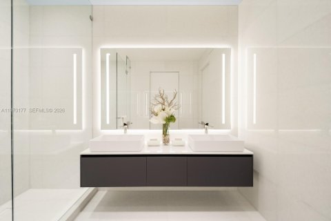 Condominio en venta en Miami, Florida, 4 dormitorios, 344.95 m2 № 2031031 - foto 21