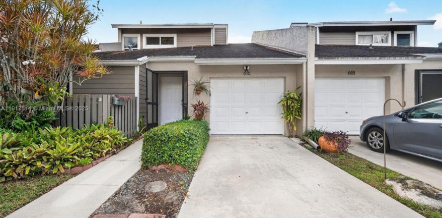 Adosado en Sunrise, Florida 3 dormitorios, 124.49 m2 № 1975833