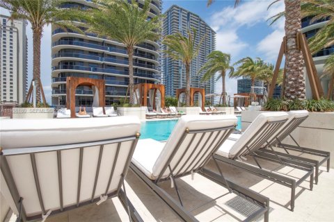 Condo in Miami, Florida, 2 bedrooms  № 1995929 - photo 4