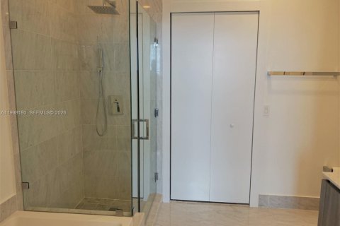 Condo in Miami, Florida, 2 bedrooms  № 1995929 - photo 23