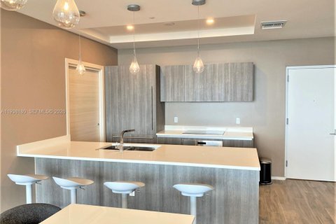 Condo in Miami, Florida, 2 bedrooms  № 1995929 - photo 12