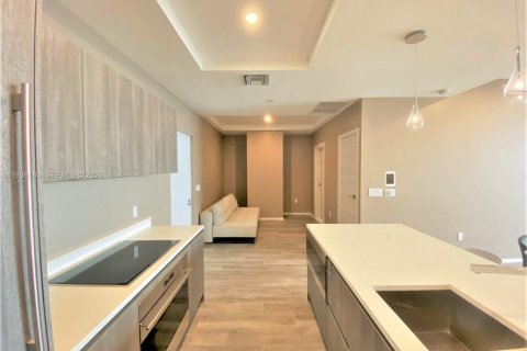 Condo in Miami, Florida, 2 bedrooms  № 1995929 - photo 10