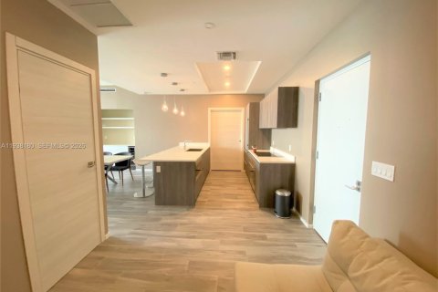 Condo in Miami, Florida, 2 bedrooms  № 1995929 - photo 11