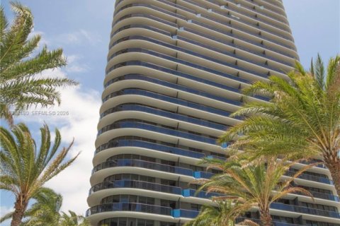 Condo in Miami, Florida, 2 bedrooms  № 1995929 - photo 5