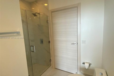 Condo in Miami, Florida, 2 bedrooms  № 1995929 - photo 28