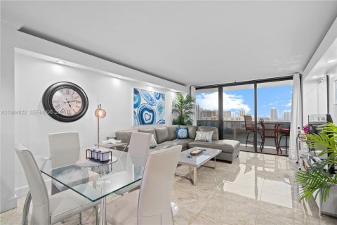 Condo in Aventura, Florida, 1 bedroom  № 2189959 - photo 15