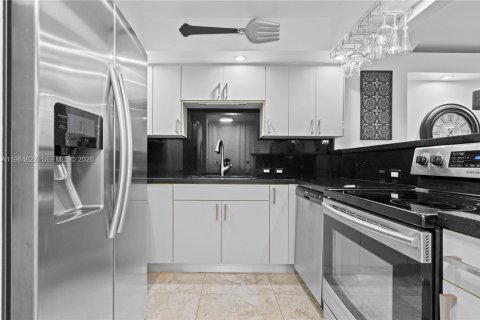 Condo in Aventura, Florida, 1 bedroom  № 2189959 - photo 10