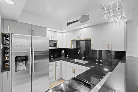 Condo in Aventura, Florida, 1 bedroom  № 2189959 - photo 12