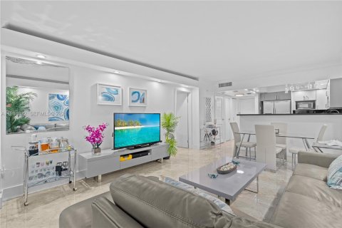 Condo in Aventura, Florida, 1 bedroom  № 2189959 - photo 17