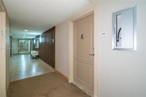 Condo in Aventura, Florida, 1 bedroom  № 2189959 - photo 8