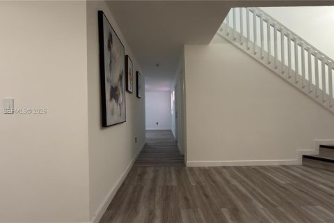 Casa en alquiler en Pembroke Pines, Florida, 4 dormitorios, 196.02 m2 № 2049459 - foto 6