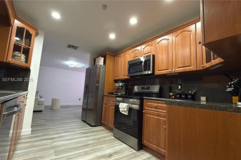 Casa en alquiler en Pembroke Pines, Florida, 4 dormitorios, 196.02 m2 № 2049459 - foto 16