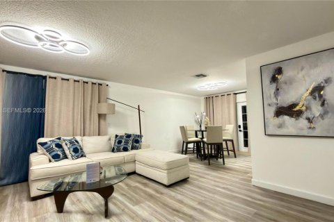 Casa en alquiler en Pembroke Pines, Florida, 4 dormitorios, 196.02 m2 № 2049459 - foto 22