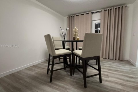 Casa en alquiler en Pembroke Pines, Florida, 4 dormitorios, 196.02 m2 № 2049459 - foto 23