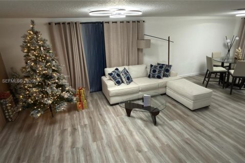 Casa en alquiler en Pembroke Pines, Florida, 4 dormitorios, 196.02 m2 № 2049459 - foto 9