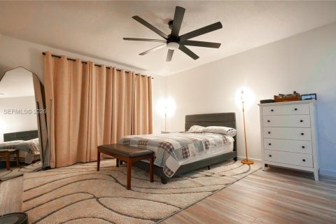 Casa en alquiler en Pembroke Pines, Florida, 4 dormitorios, 196.02 m2 № 2049459 - foto 4