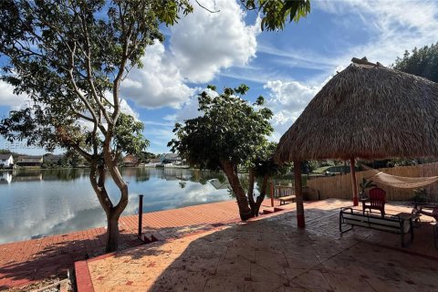 Casa en alquiler en Pembroke Pines, Florida, 4 dormitorios, 196.02 m2 № 2049459 - foto 5