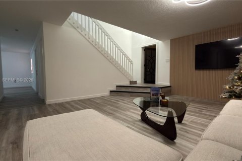 Casa en alquiler en Pembroke Pines, Florida, 4 dormitorios, 196.02 m2 № 2049459 - foto 15