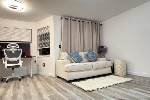 Casa en alquiler en Pembroke Pines, Florida, 4 dormitorios, 196.02 m2 № 2049459 - foto 17