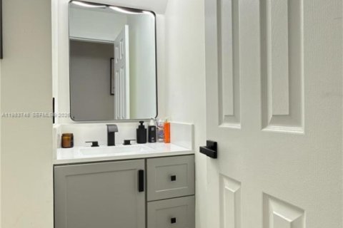 Casa en alquiler en Pembroke Pines, Florida, 4 dormitorios, 196.02 m2 № 2049459 - foto 18