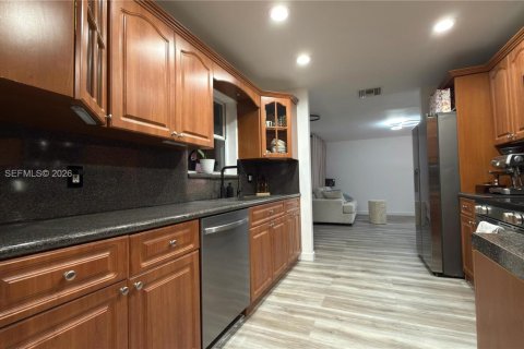 Casa en alquiler en Pembroke Pines, Florida, 4 dormitorios, 196.02 m2 № 2049459 - foto 21