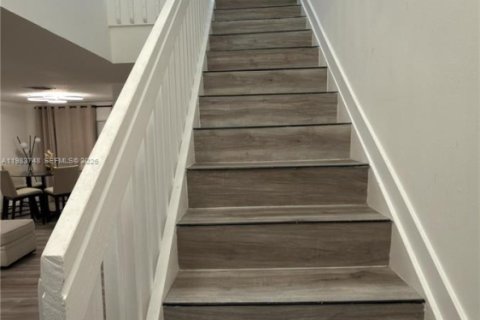 Casa en alquiler en Pembroke Pines, Florida, 4 dormitorios, 196.02 m2 № 2049459 - foto 8