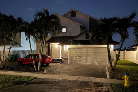 Casa en alquiler en Pembroke Pines, Florida, 4 dormitorios, 196.02 m2 № 2049459 - foto 3
