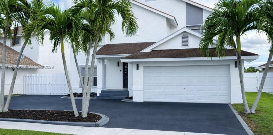 Casa en Pembroke Pines, Florida 4 dormitorios, 196.02 m2 № 2049459