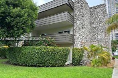 Condo in Miami, Florida, 1 bedroom  № 1944164 - photo 27