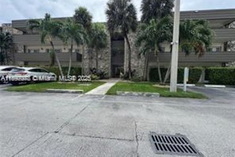 Condo in Miami, Florida, 1 bedroom  № 1944164 - photo 17